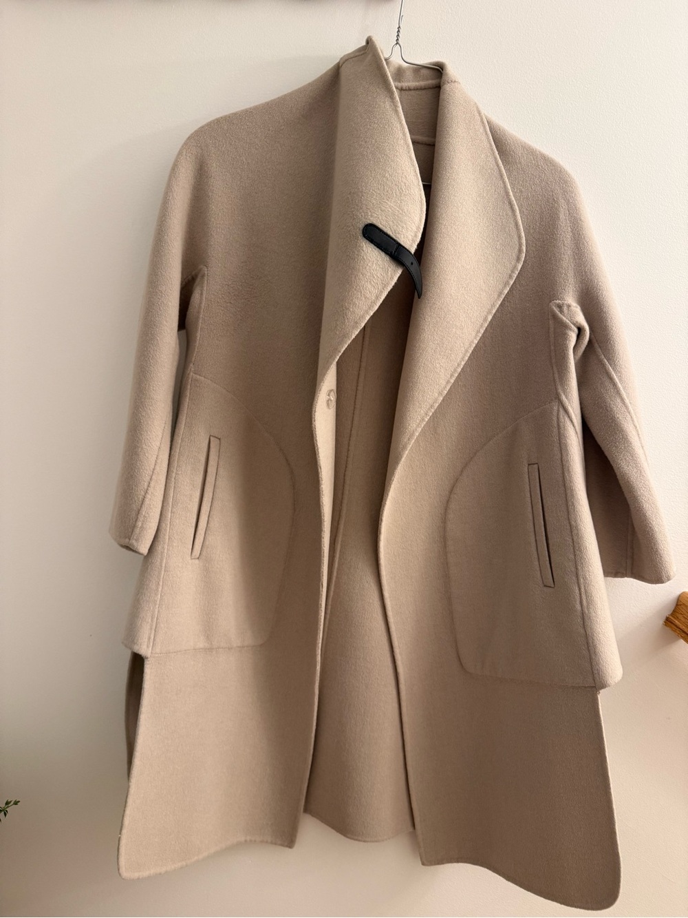 Woman Elegant Ivory Wool-Blend Long Coat – Structured Lapel